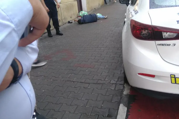 Tânăr drogat, dormea pe stradă, vis-a-vis de Sora - FOTO