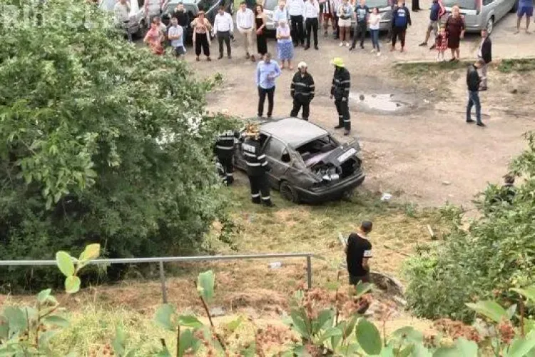 Clujean beat la volan și fără permis a făcut HAOS pe străzile din Mărăști. A plonjat cu mașina de pe podul IRA VIDEO