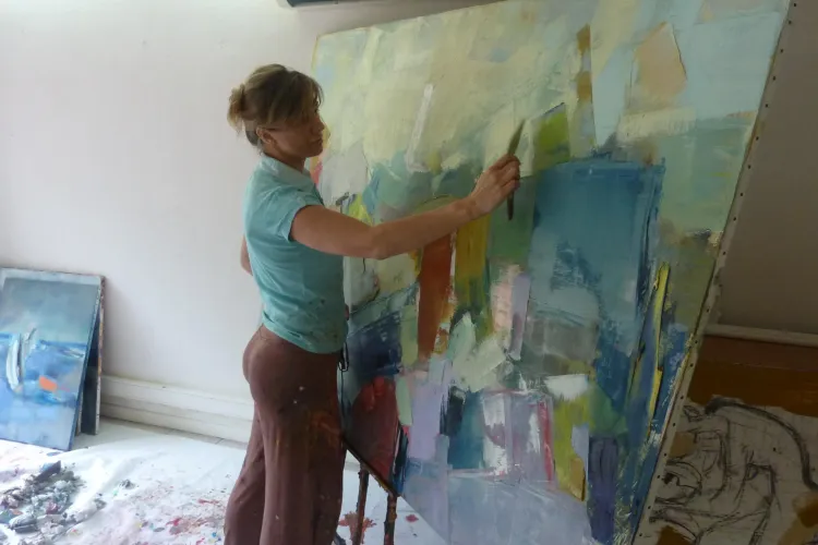 Romanii sunt aproape de Cluj chiar si in Caraibe! O clujeanca picteaza la celalalt capat al lumii, dar e cu sufletul acasa