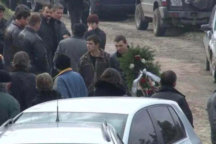 Alin Maxim, tanarul mort in accidentul de la Dej, condus pe ultimul drum de sute de prieteni si rude - VIDEO