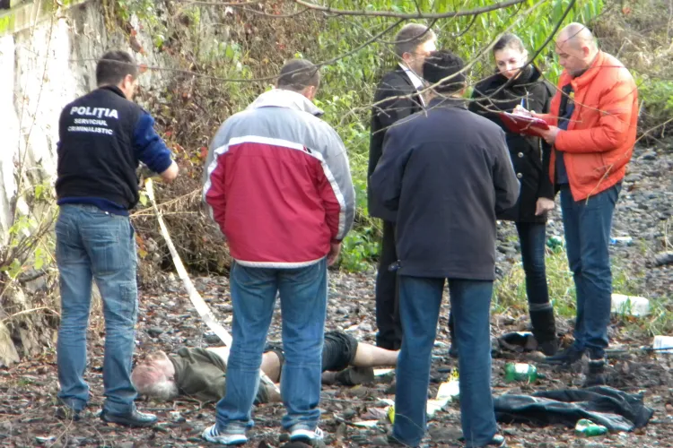 Cadavru descoperit in Canalul Morii, pe strada Salcamului, din cartierul Plopilor! FOTO si VIDEO- Atentie Imagini Socante