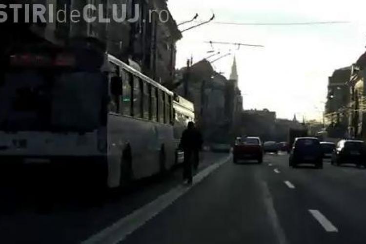 Biciclistii incep sa devina un mare pericol in traficul din Cluj Napoca! Lipsa pistelor e una dintre explicatii - VIDEO si FOTO