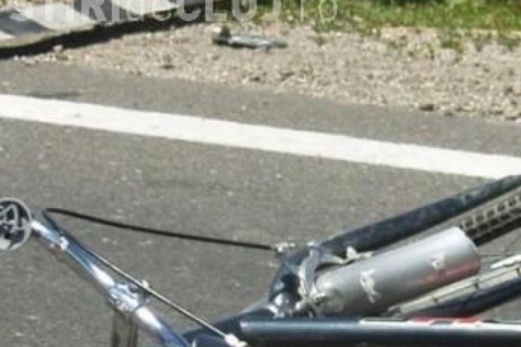 Biciclist ranit grav pe strada Paris de o masina! O soferita este cercetata pentru parasirea locului accidentului