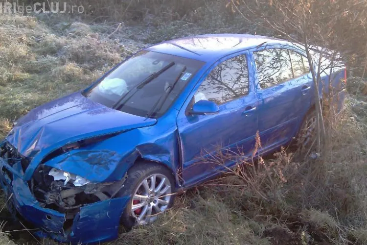 Un sofer fara permis a ajuns in santul de pe marginea DN 1, in comuna Iclod