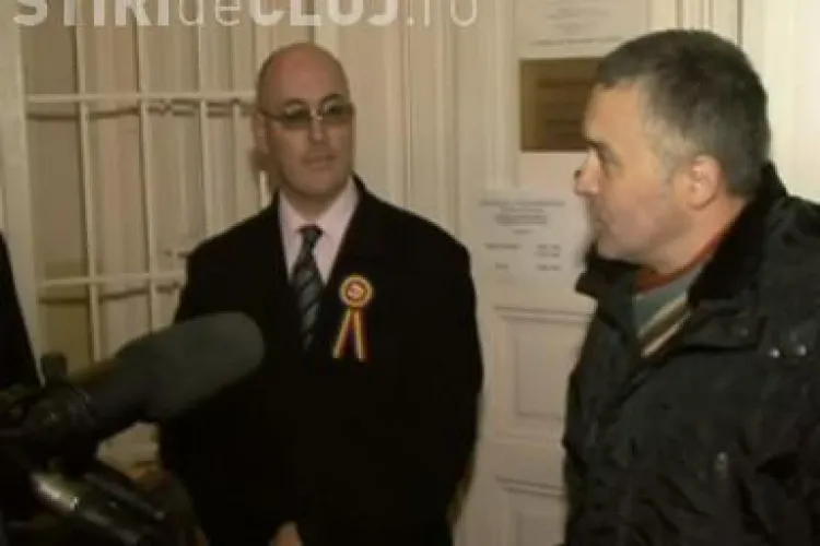 PSD-istii clujeni au depus la Consulatul Maghiar o scrisoare adresata romanilor de pretutindeni, dar au fost tinuti la usa VIDEO