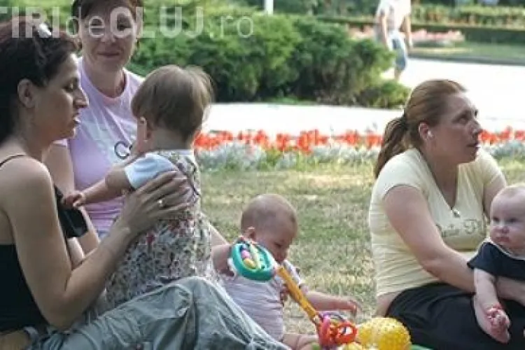 Concediul maternal se reduce la 1 an, din 2011! VEZI ce a declarat Emil Boc