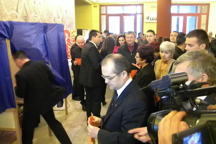 Emil Boc despre absenta lui Alin Tise: "Mi-a spus ca are o problema personala! E libertate in partid, fiecare poate spune ce vrea"