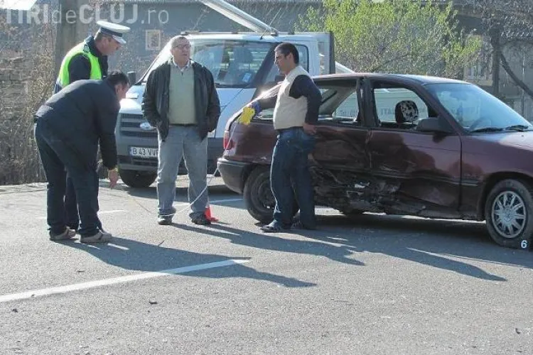 Accident pe Dealul Feleacului la coborare spre Turda! Patru persoane sunt ranite!