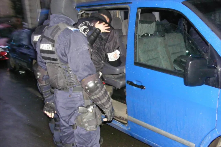 8 membri din Garda Secuiasca si Garda Maghiara au fost retinuti de jandarmi pe strada Iuliu Maniu - Galerie FOTO