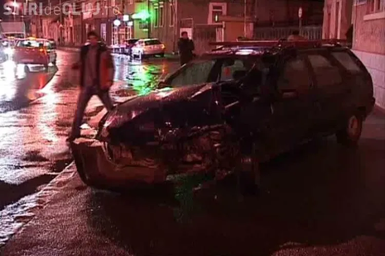 Trei masini avariate si o persoana ranita in urma unui accident pe Calea Manastur, din Cluj-Napoca, in fata USAMV- VIDEO si FOTO