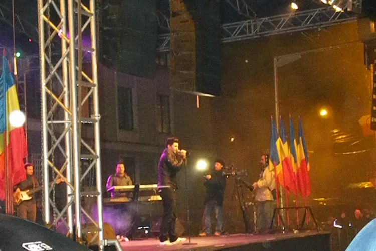 Smiley a adunat 2.000 de tineri in Piata Lucian Blaga din Cluj Napoca, de 1 Decembrie - FOTO si VIDEO