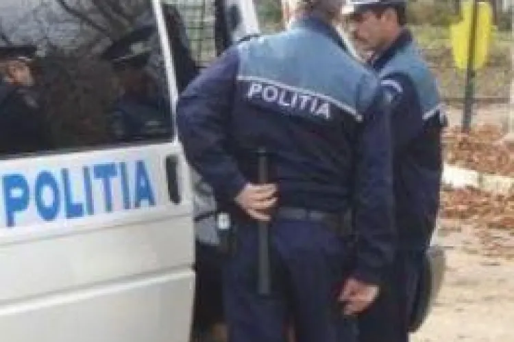 Un minor de 16 ani acuza doi politisti si un jandarm din Floresti ca l-au batut ca sa recunoasca un furt pe care nu-l comisese