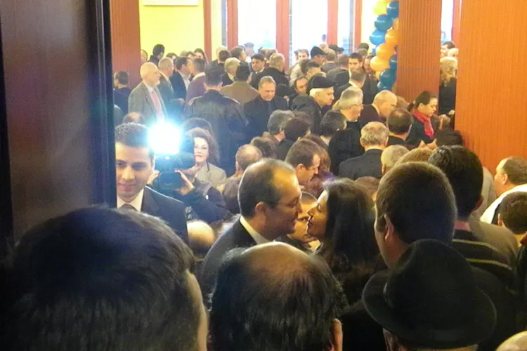 Alegerile PDL Cluj in imagini! Emil Boc a sarutat pe rand femeile din partid, iar Buda, Apostu si Hardau au pus tara la cale - Galerie FOTO