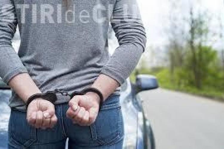 CLUJ: Șoferiță tupeistă, reținută de polițiști. Conducea o mașină neînmatriculată și a refuzat recoltarea de mostre biologice