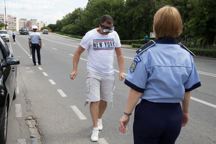 Șoferii clujeni au primit câte o înghețată de la polițiști