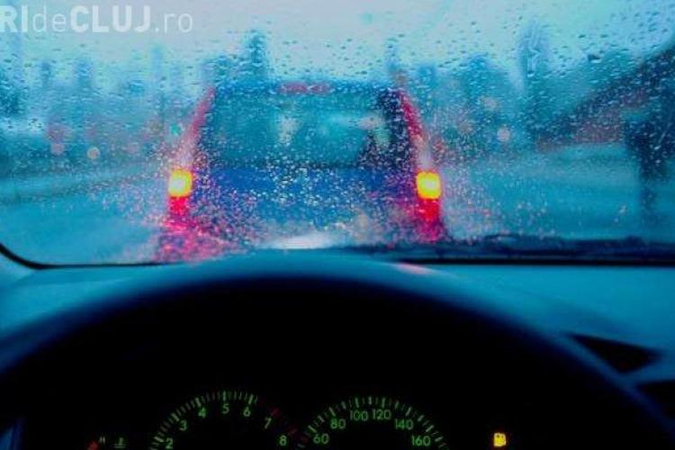 Recomandările polițiștilor clujeni pentru șoferii care circulă pe timp de ploaie. Vezi ce trebuie să faci