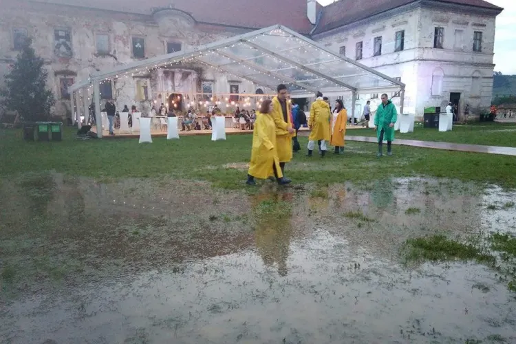Iar e mocirlă la Electric Castle. Toată lumea e fericită - FOTO