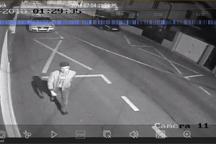 Imagini cu ”huliganul” care a vandalizat mașinile de pe strada Pitești, din Cluj-Napoca. A fost surprins de camerele de supraveghere FOTO