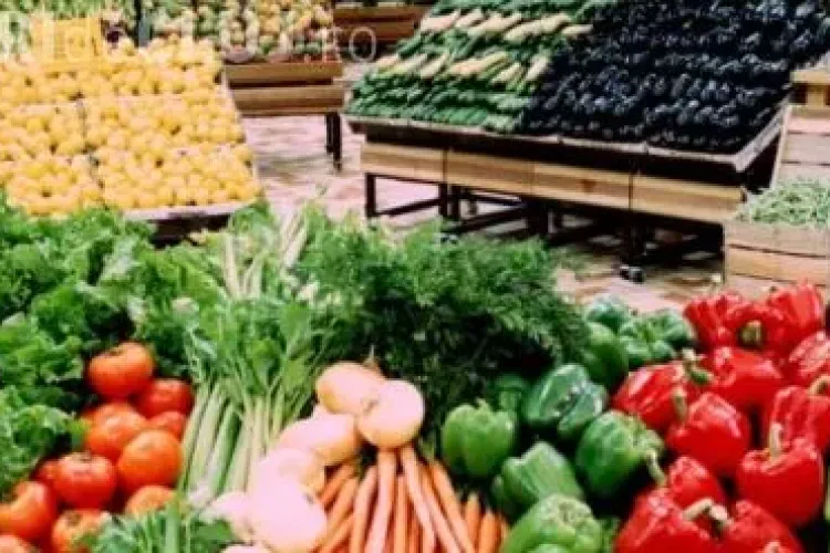 Lista prețurilor din Piața Dezmir. Se laudă că sunt cele mai bune din județ