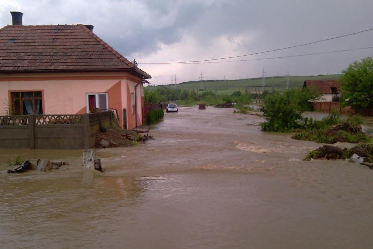 Cod galben de inundatii la Cluj pana luni la ora 24.00. Alte 14 judete din tara sunt sub cod portocaliu de inundatii