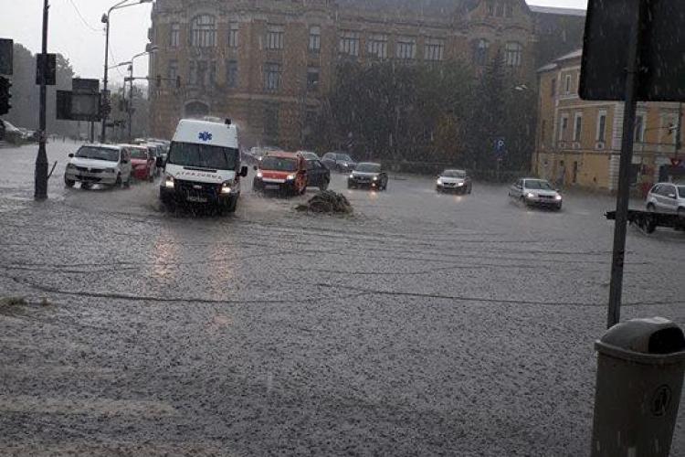 Inundații în mai multe zone ale Clujului - FOTO