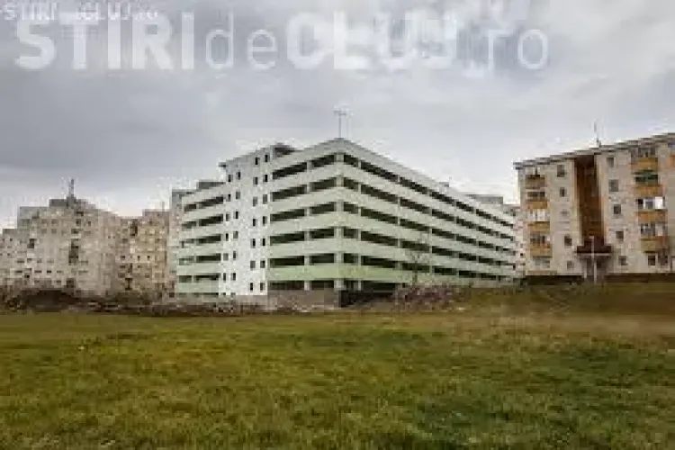 Parking-ul de pe Negoiu e ÎN SFÂRȘIT funcțional, după ani de întârzieri