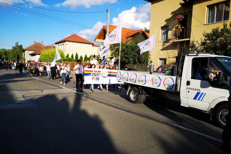 Sute de participanți la marșul gay de la Cluj - VIDEO