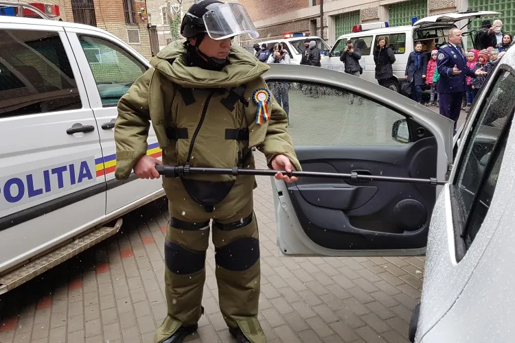 O cutie suspectă a EXPLODAT în Mănăștur! Un clujean a fost rănit după ce cutia a explodat lângă mașina lui 