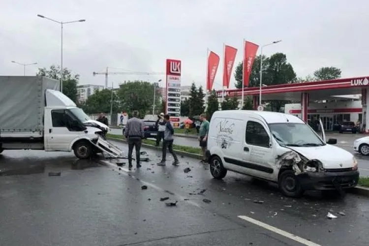 Două accidente, unul după altul, pe Calea Turzii, la mai puțin de 500 metri distanță FOTO