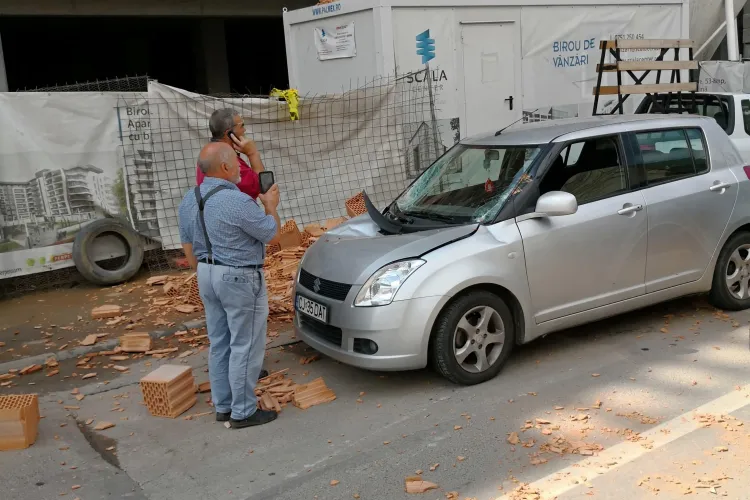 Un palet cu cărămizi a căzut peste o mașină care trecea pe strada Someșului - FOTO EXCLUSIV