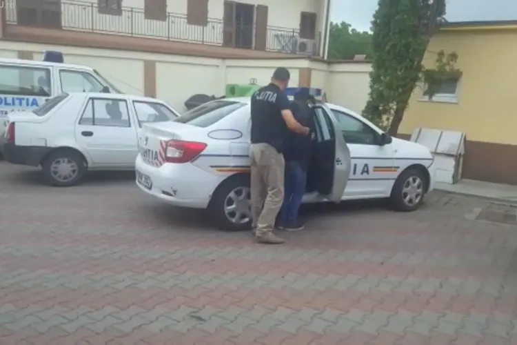 Tâlhari reținuți la Cluj. I-au smuls lănțișorul de la gât unei femei în plină zi, în cartierul Între Lacuri