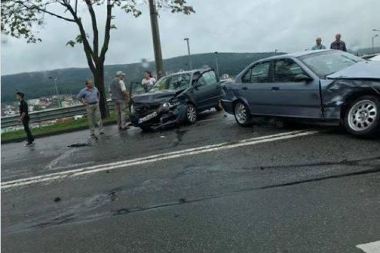 Accident în lanț pe Frunzișului (Varianta Zorilor - Mănăștur). BMW -ul a fost lovit primul - FOTO