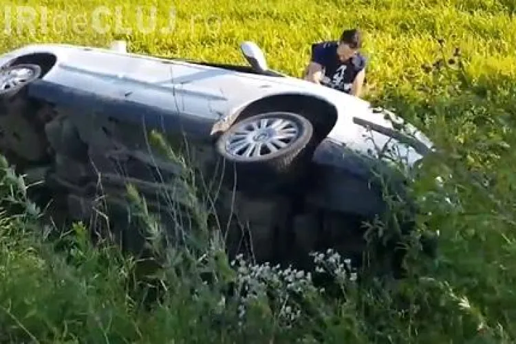 CLUJ: Accident grav la Fizeșu Gherlii. Un șofer s-a răsturnat cu mașina încercând să evite un taximetrist FOTO/VIDEO