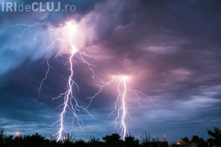 CLUJ: Tânăr lovit de fulger în timp ce lucra pe timp de furtună. A ajuns în stare gravă la spital