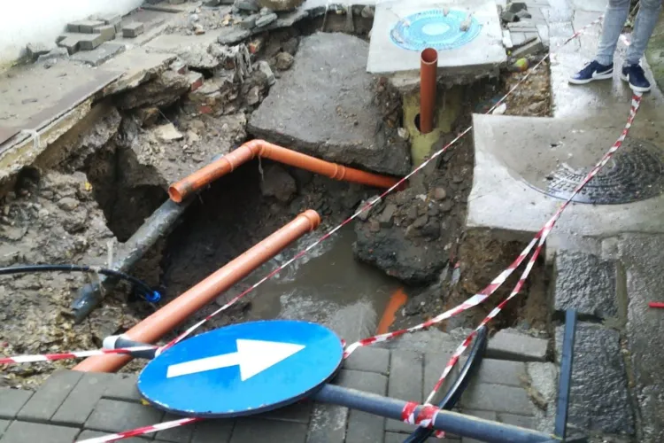 Cluj: Așa arată o canalizare în centrul Clujului. Primăria și Compania de Apă spun că nu e treaba lor - FOTO