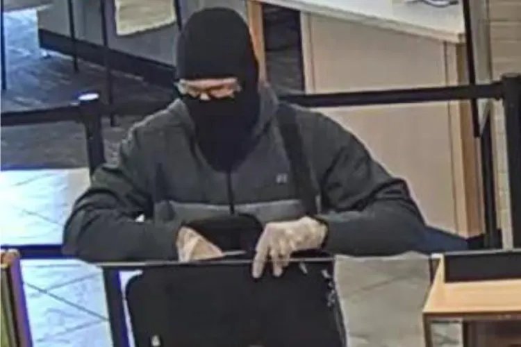 VIDEO cu JAFUL de la Cluj-Napoca! Poliția are nevoie de ajutorul clujenilor pentru a-l prinde pe tâlhar