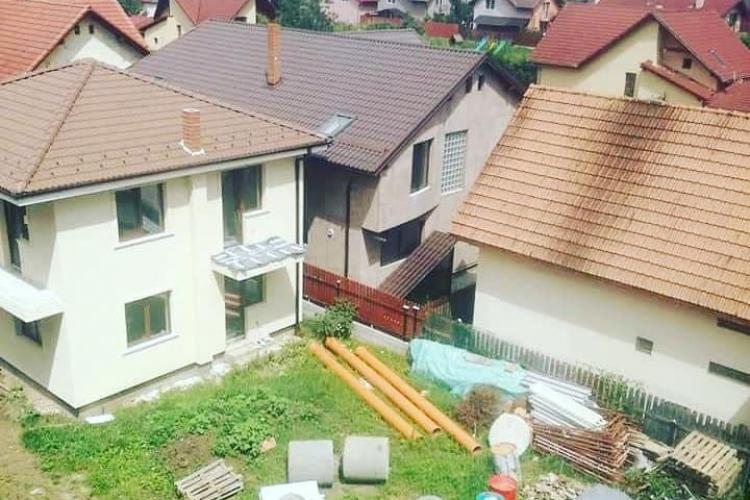 Casă construită peste altă casă în Florești - FOTO