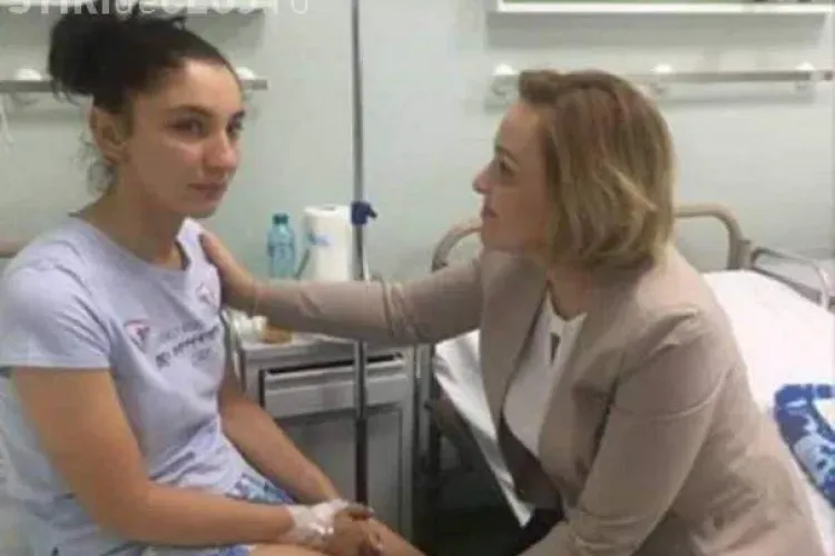 Jandarmerița ce urma să rămână paralizată, fotografiată bine-mersi în autobuz - FOTO