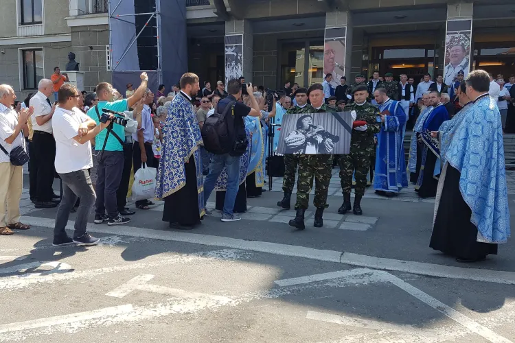 Dumitru Fărcaș ONORAT de mii de clujeni! Un singur politician a ținut un discurs - VIDEO