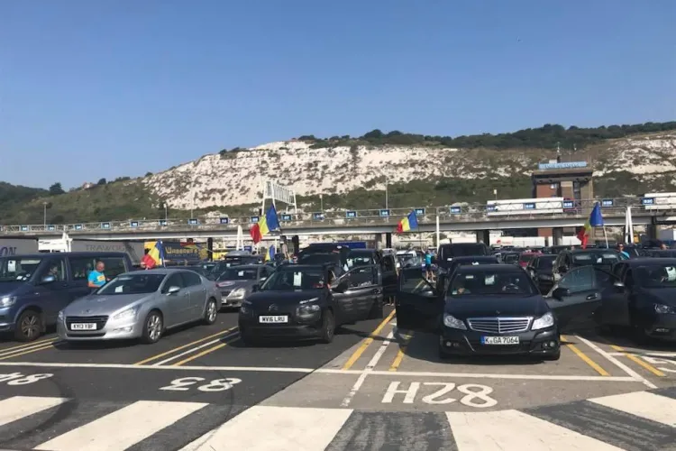 Imagini VIRALE! Coloane de mașini vin din Anglia la protestul din 10 august - FOTO