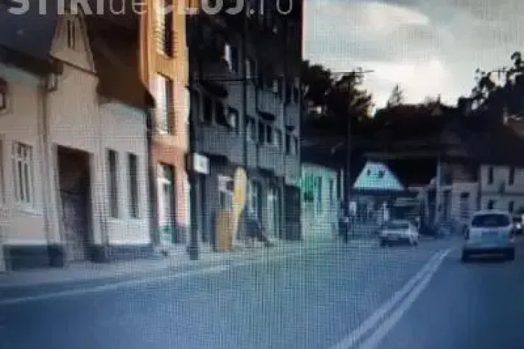 Accident LIVE! Motociclist lovit pe Moților, când schimba banda. Cine e de vină? - VIDEO