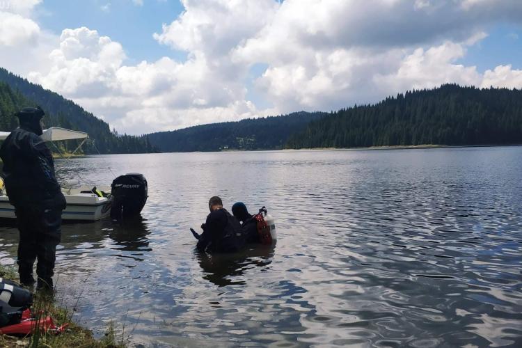 Scafandrii de la ISU au intrat în cea de-a șaptea zi de căutări pentru a-i găsi trupului șefului APIA Cluj, în lacul Beliș