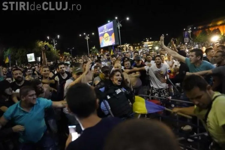 Ce spune coordonatorul intervenției din Piața Victoriei despre jandarmerița bătută