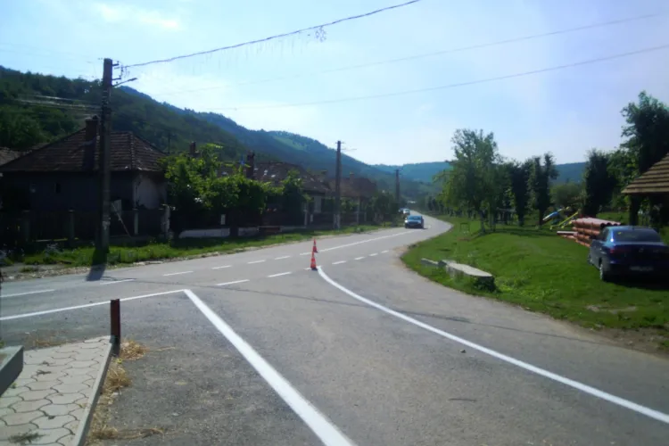 Drumul spre Mănăstirea Nicula a fost asfaltat pentru praznicul Adormirii Maicii Domnului