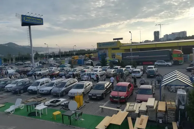 Bătaie pe reduceri la Praktiker Cluj: Nu au românii bani? - VIDEO