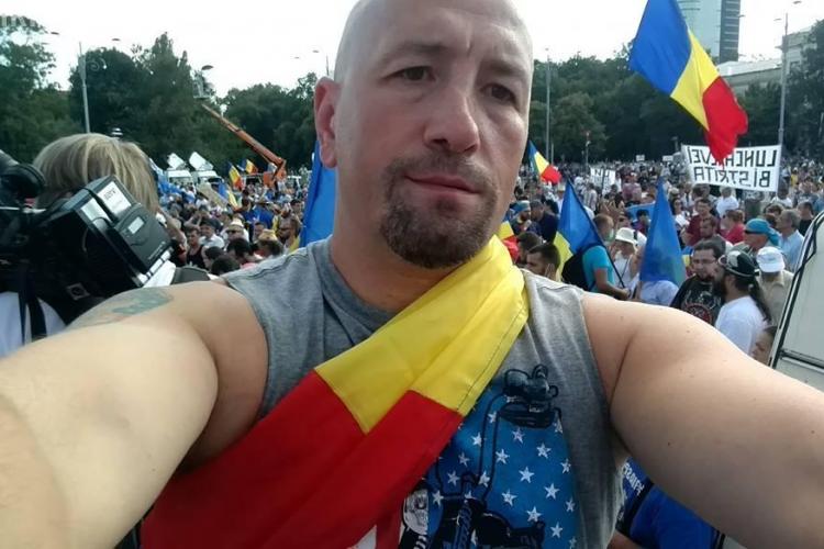 ”Şeriful" american, originar din Cluj, Marius Stoica protesteză la București