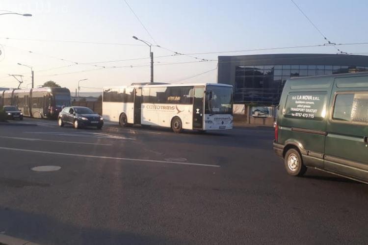 Cluj: ”Pana prostului” pentru un șofer de la Centotrans. A blocat tramvaiul - FOTO
