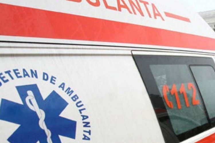 Neatenția costă: O tânără a ajuns la spital după ce a fost lovită de mașină, în centrul Clujului. Traversa neregulamentar