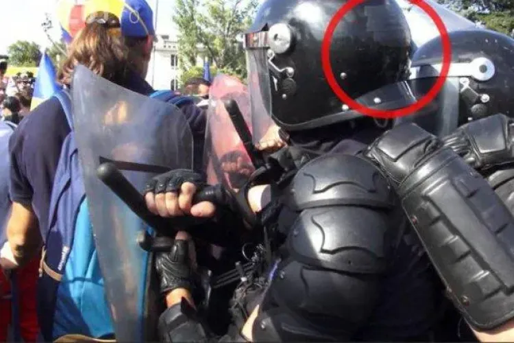 Jandarmii care și-au ascuns numărul de identificare de pe cască sunt căutaţi de Parchetul General