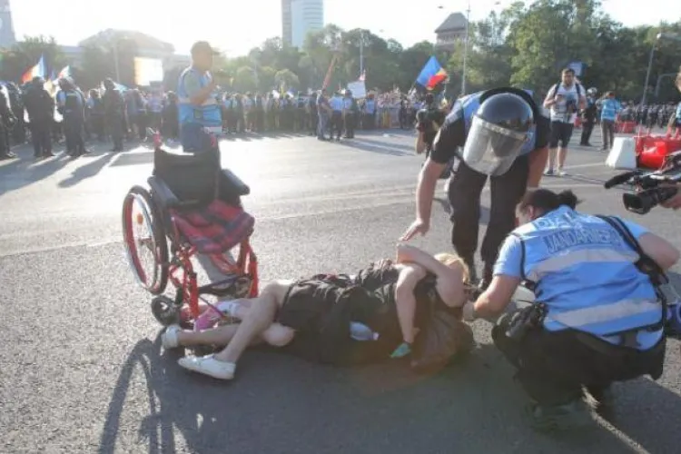 IMAGINEA protestelor din VINEREA NEAGRĂ a ROMÂNIEI - FOTO